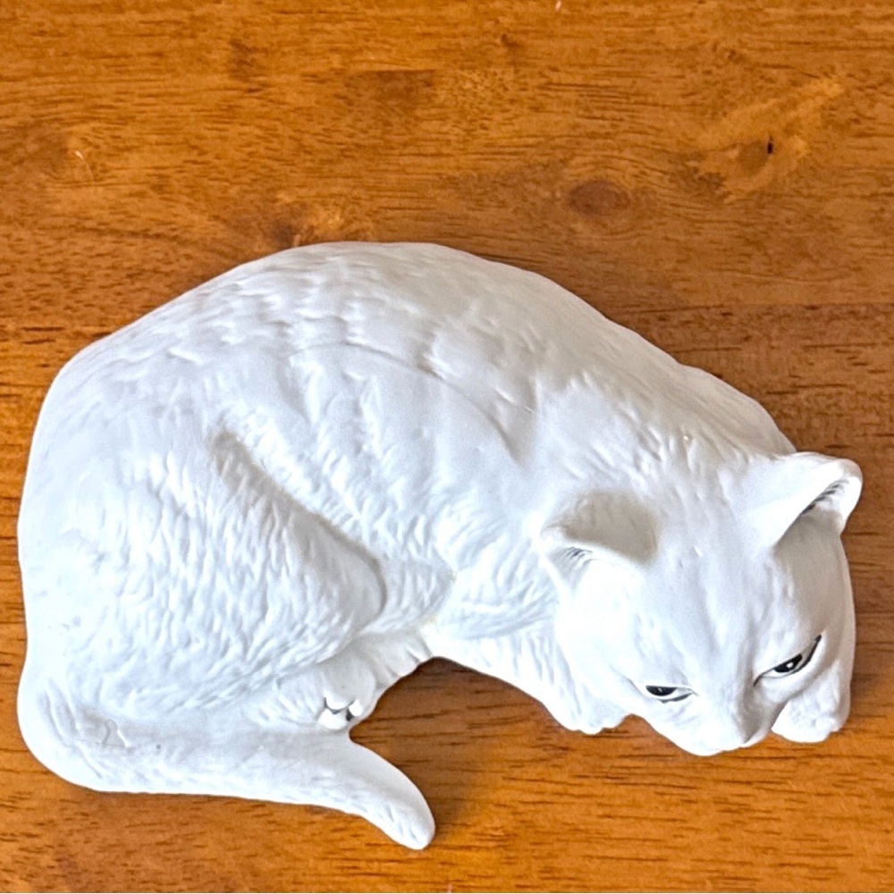 Vintage Bisque Porcelain White Cat Ledge Shelf Sitter Figurine Made In Taiwan - Picture 5 of 11